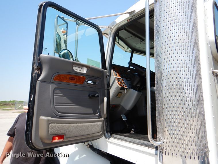 image for item DJ0770 2007 Peterbilt 357  semi truck