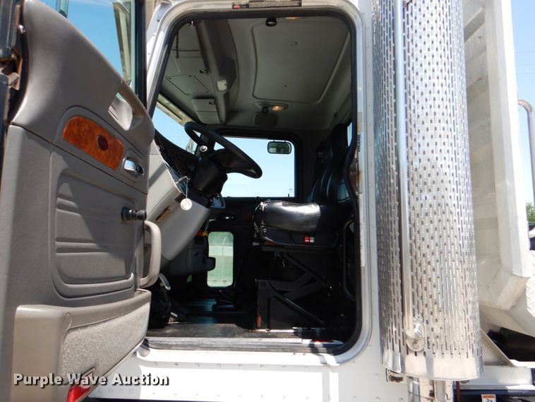 image for item DJ0770 2007 Peterbilt 357  semi truck