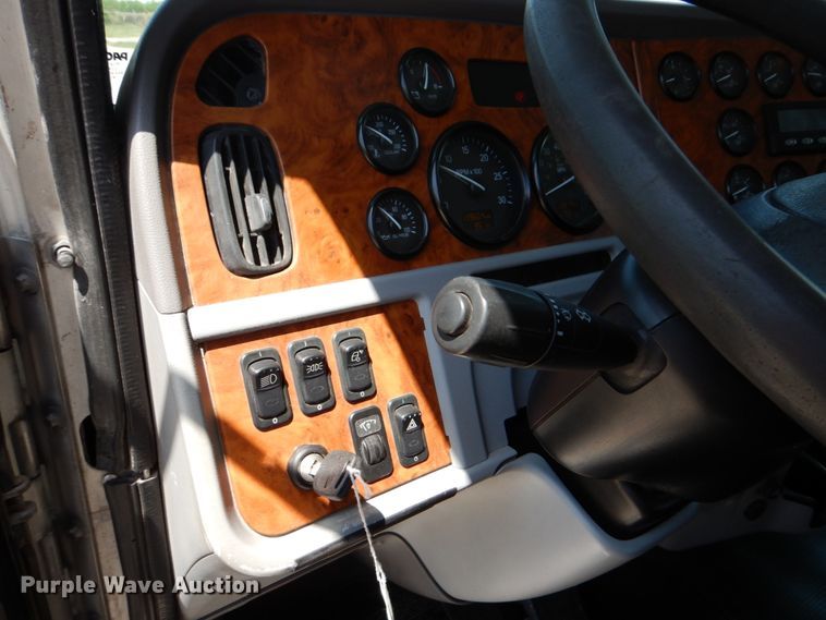 image for item DJ0770 2007 Peterbilt 357  semi truck