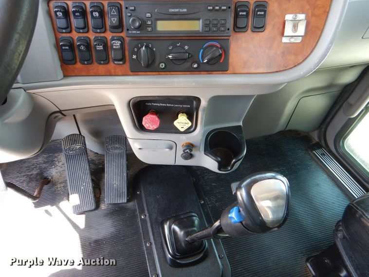 image for item DJ0770 2007 Peterbilt 357  semi truck