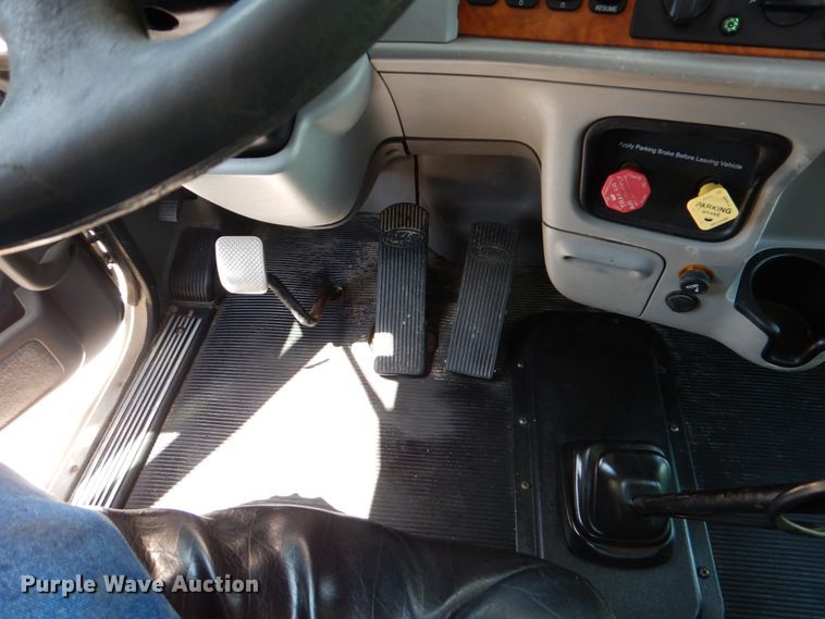 image for item DJ0770 2007 Peterbilt 357  semi truck