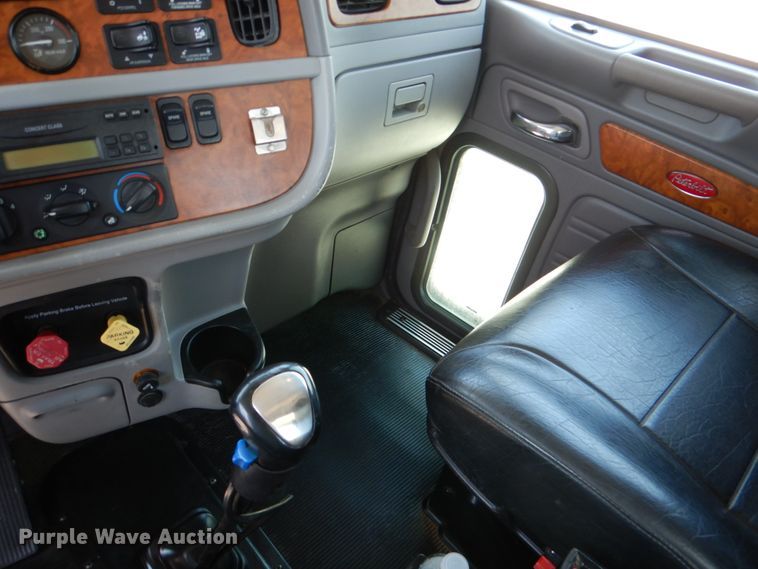 image for item DJ0770 2007 Peterbilt 357  semi truck