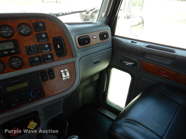 image for item DJ0770 2007 Peterbilt 357  semi truck