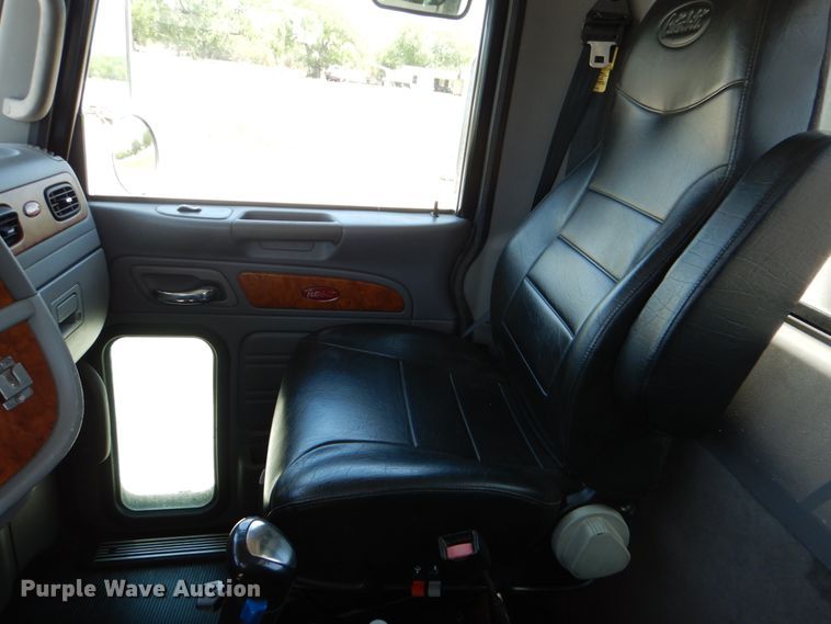 image for item DJ0770 2007 Peterbilt 357  semi truck