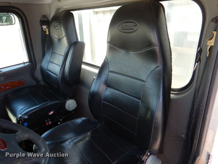 image for item DJ0770 2007 Peterbilt 357  semi truck