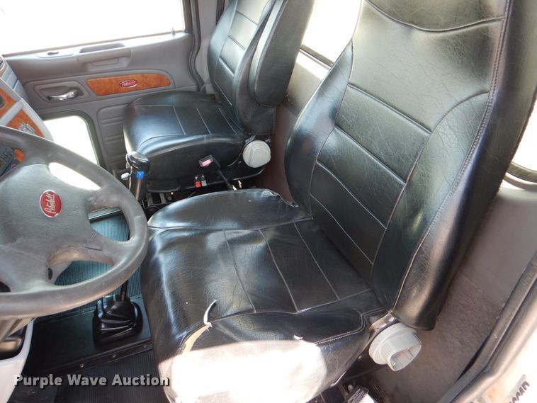 image for item DJ0770 2007 Peterbilt 357  semi truck