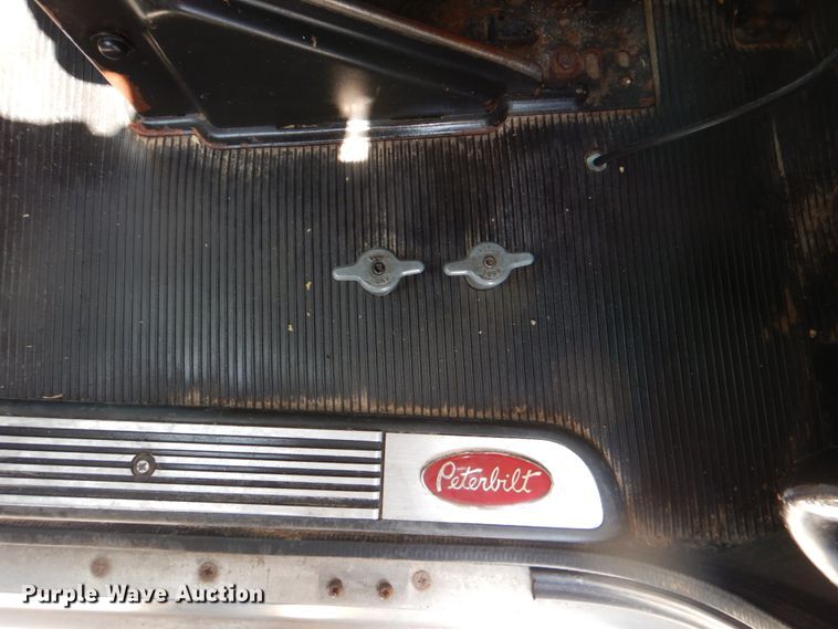 image for item DJ0770 2007 Peterbilt 357  semi truck