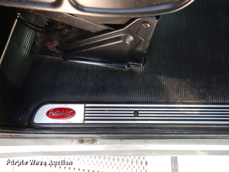 image for item DJ0770 2007 Peterbilt 357  semi truck