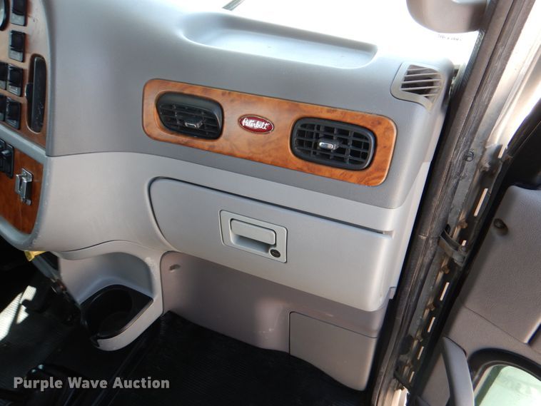 image for item DJ0770 2007 Peterbilt 357  semi truck