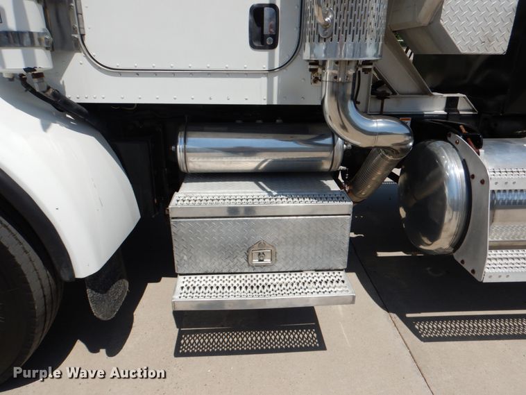 image for item DJ0770 2007 Peterbilt 357  semi truck