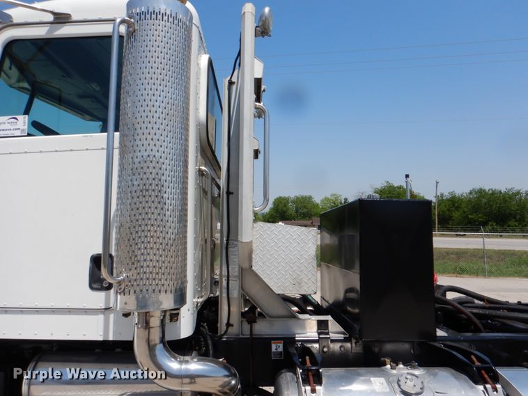 image for item DJ0770 2007 Peterbilt 357  semi truck