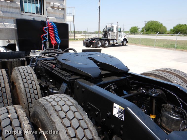 image for item DJ0770 2007 Peterbilt 357  semi truck