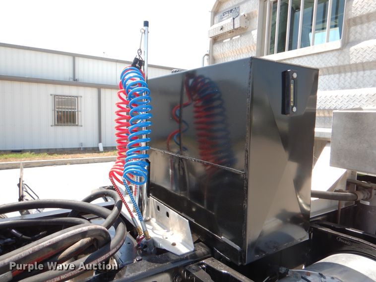 image for item DJ0770 2007 Peterbilt 357  semi truck