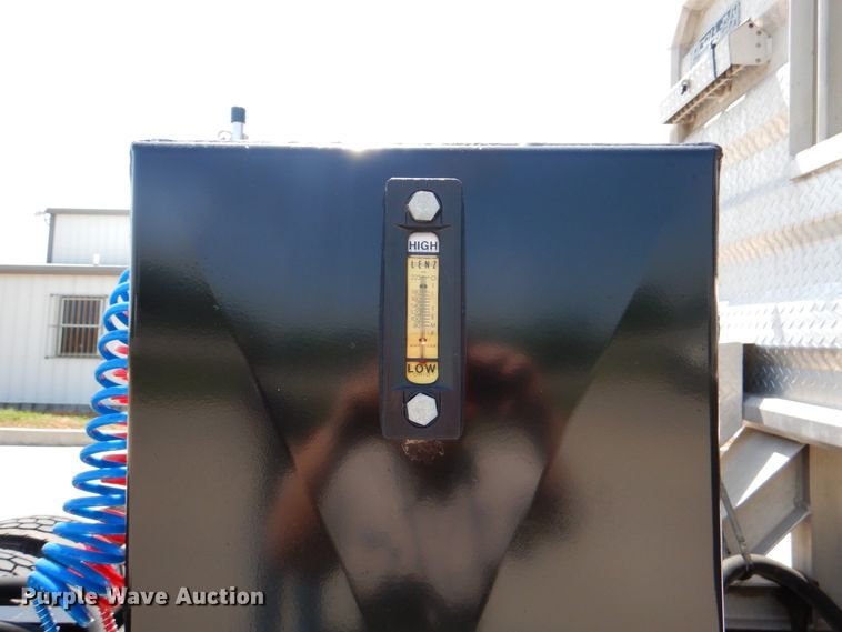 image for item DJ0770 2007 Peterbilt 357  semi truck