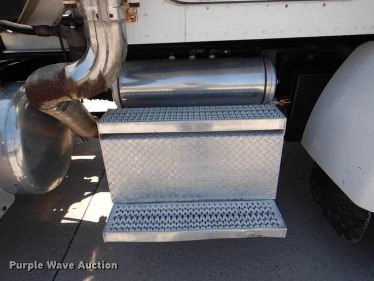 image for item DJ0770 2007 Peterbilt 357  semi truck