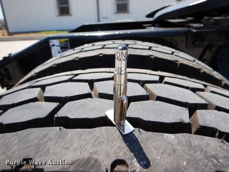 image for item DJ0770 2007 Peterbilt 357  semi truck