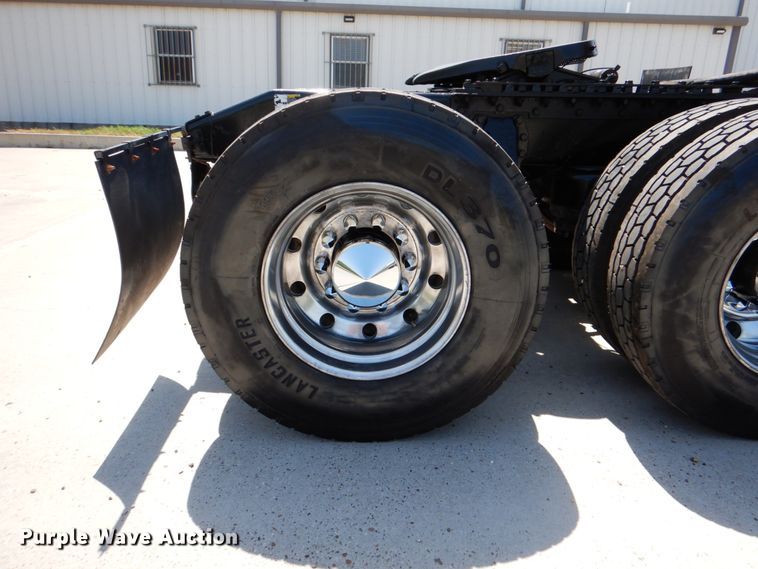 image for item DJ0770 2007 Peterbilt 357  semi truck