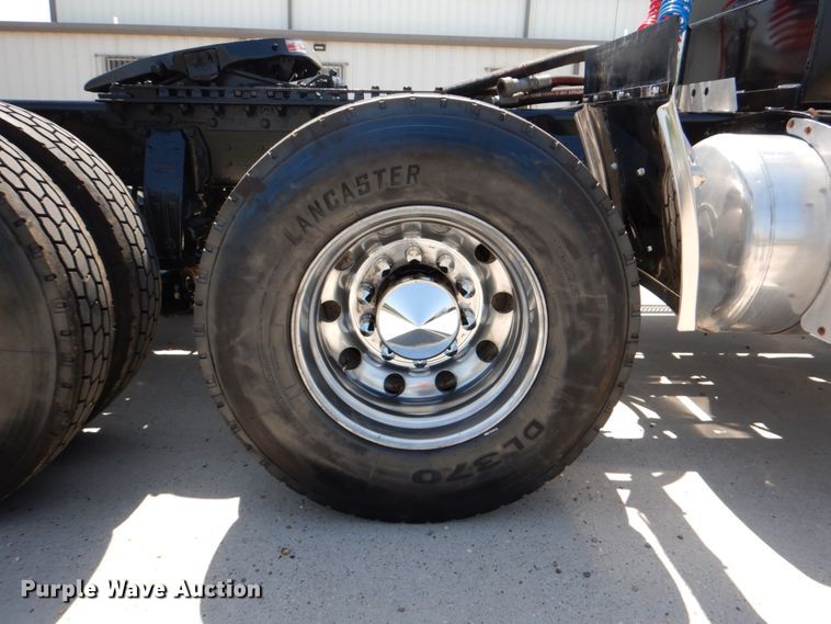 image for item DJ0770 2007 Peterbilt 357  semi truck