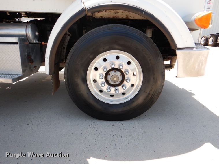 image for item DJ0770 2007 Peterbilt 357  semi truck