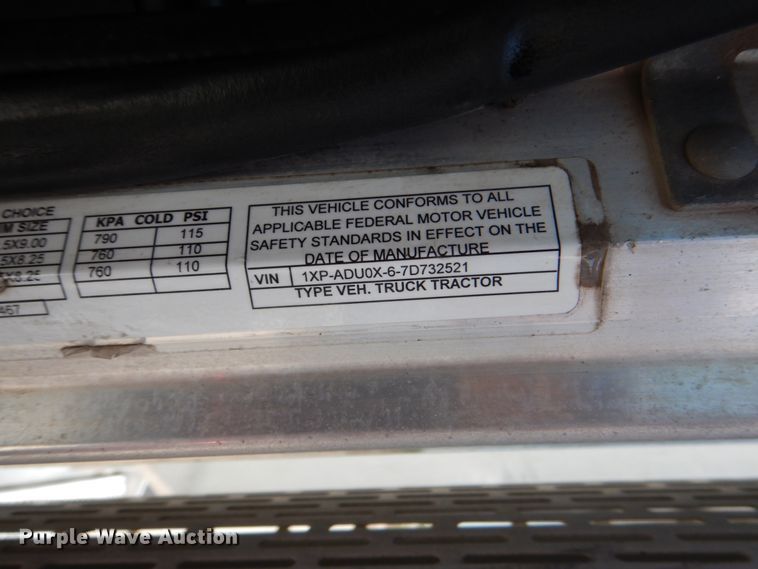 image for item DJ0770 2007 Peterbilt 357  semi truck