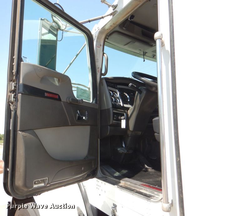 image for item DJ0771 2012 Kenworth T800  winch truck