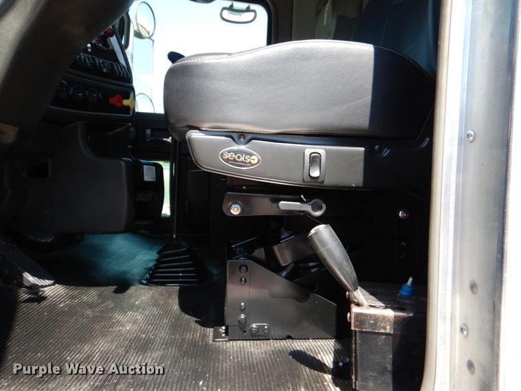 image for item DJ0771 2012 Kenworth T800  winch truck