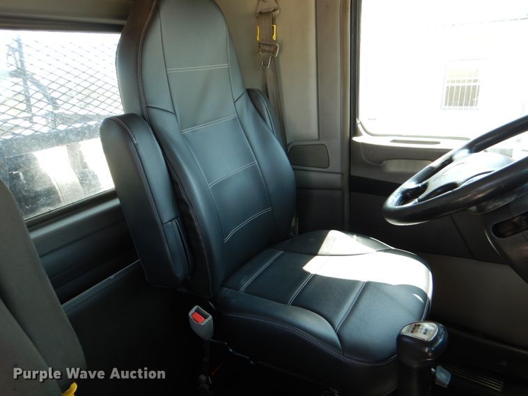 image for item DJ0771 2012 Kenworth T800  winch truck