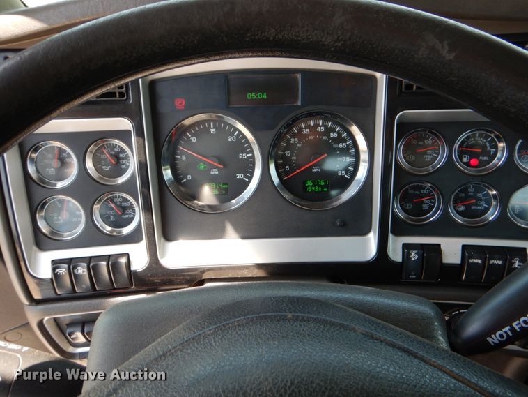 image for item DJ0771 2012 Kenworth T800  winch truck