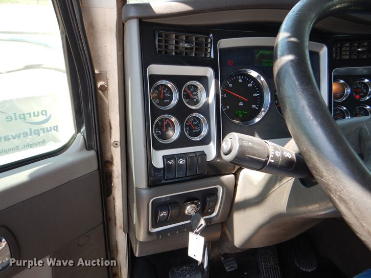 image for item DJ0771 2012 Kenworth T800  winch truck