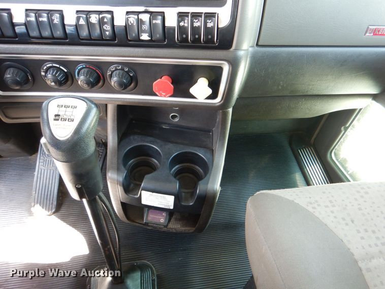 image for item DJ0771 2012 Kenworth T800  winch truck