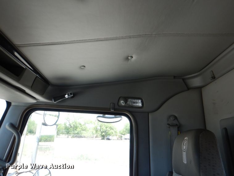 image for item DJ0771 2012 Kenworth T800  winch truck