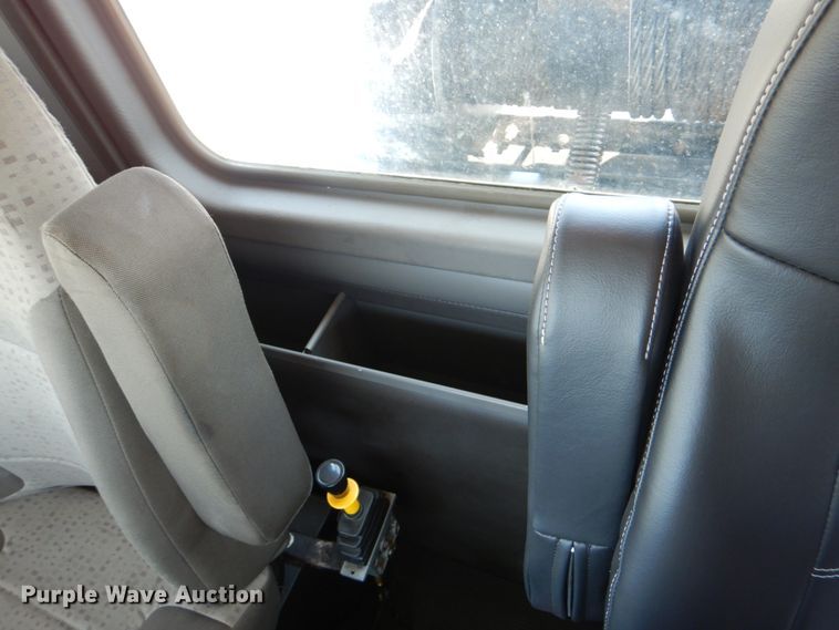 image for item DJ0771 2012 Kenworth T800  winch truck