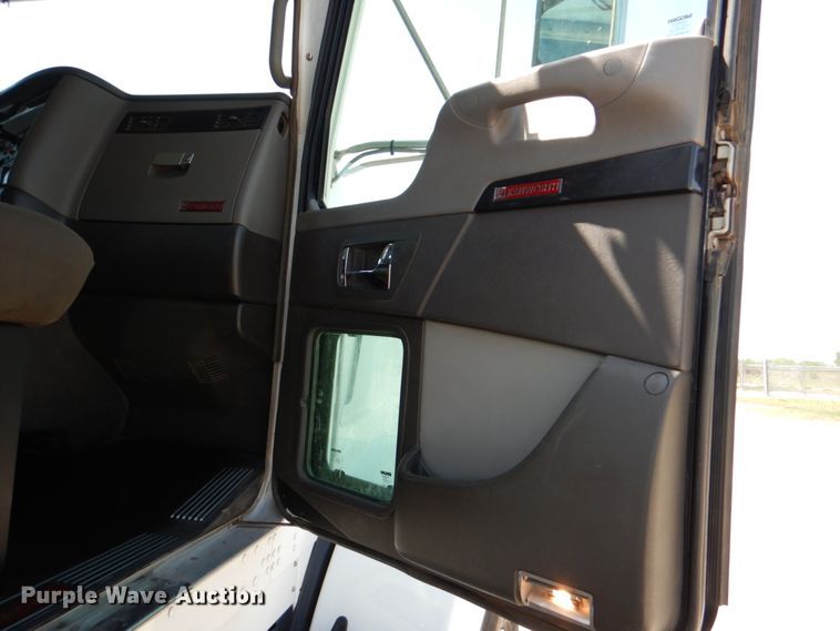 image for item DJ0771 2012 Kenworth T800  winch truck