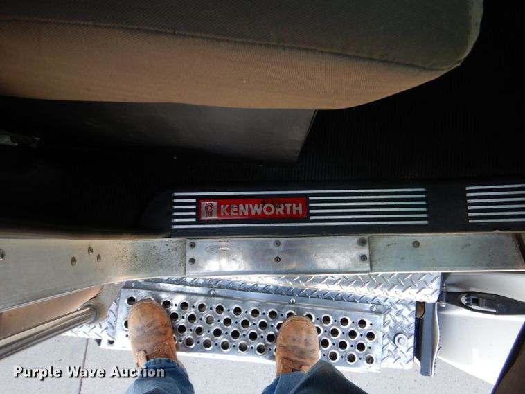 image for item DJ0771 2012 Kenworth T800  winch truck