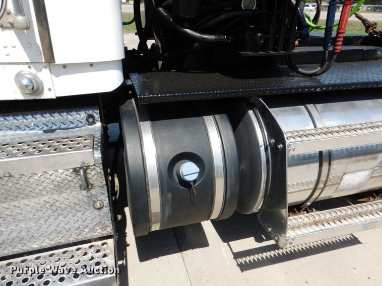 image for item DJ0771 2012 Kenworth T800  winch truck