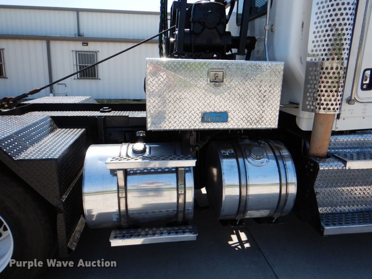 image for item DJ0771 2012 Kenworth T800  winch truck