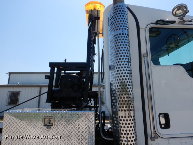 image for item DJ0771 2012 Kenworth T800  winch truck