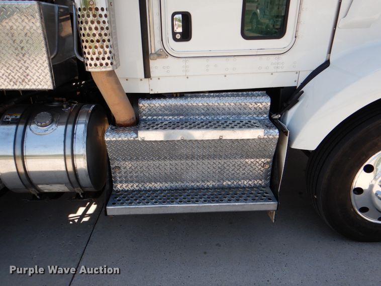 image for item DJ0771 2012 Kenworth T800  winch truck