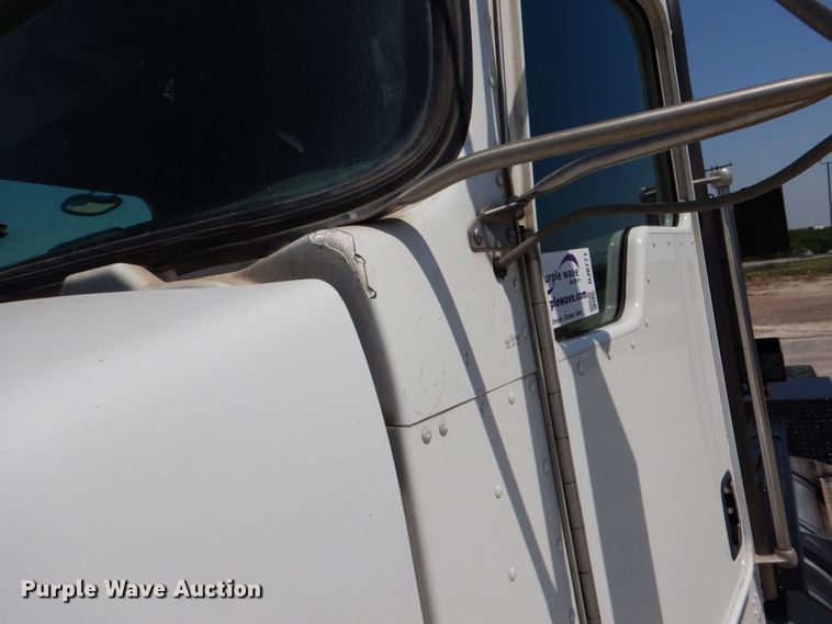 image for item DJ0771 2012 Kenworth T800  winch truck