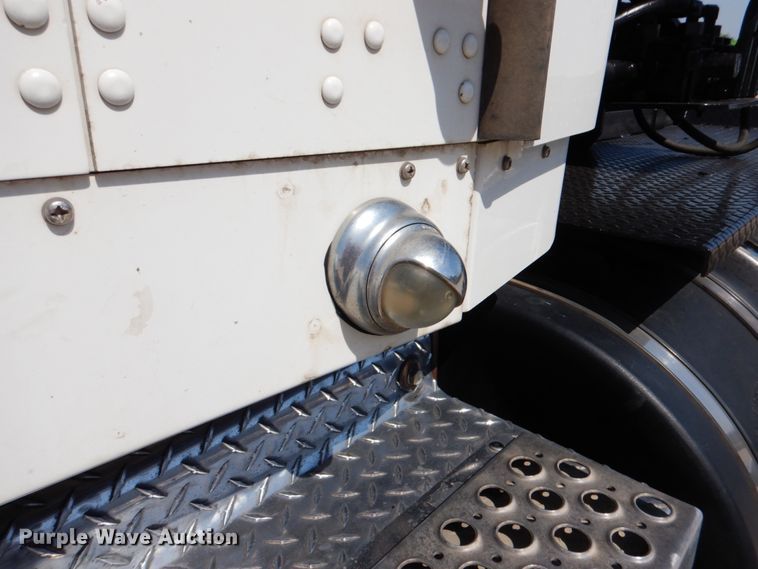 image for item DJ0771 2012 Kenworth T800  winch truck