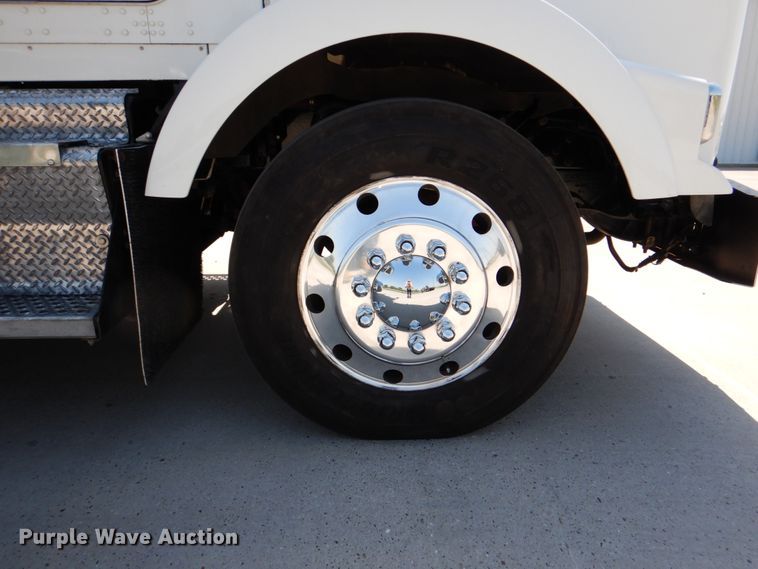 image for item DJ0771 2012 Kenworth T800  winch truck