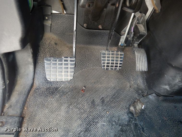 image for item DJ0772 2006 International 4300  box truck