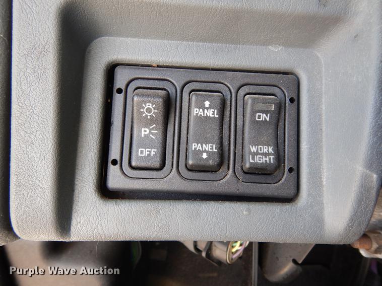 image for item DJ0772 2006 International 4300  box truck