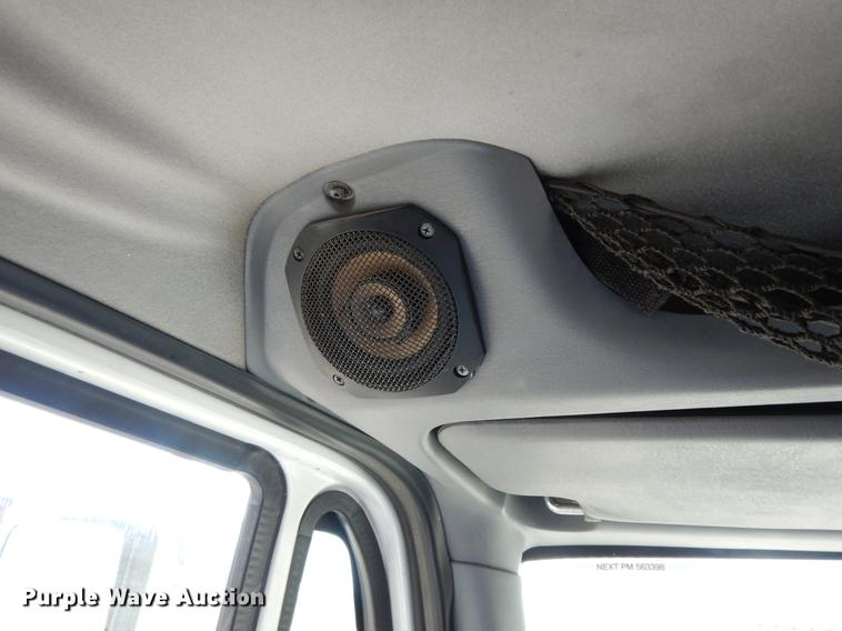 image for item DJ0772 2006 International 4300  box truck