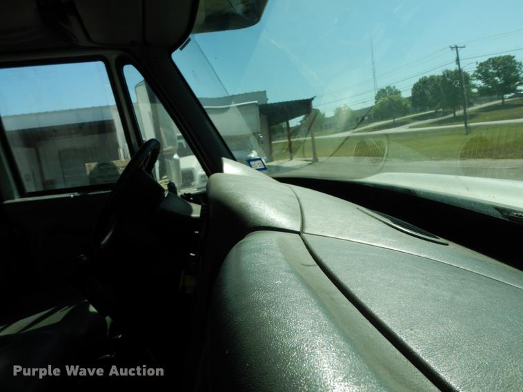 image for item DJ0772 2006 International 4300  box truck