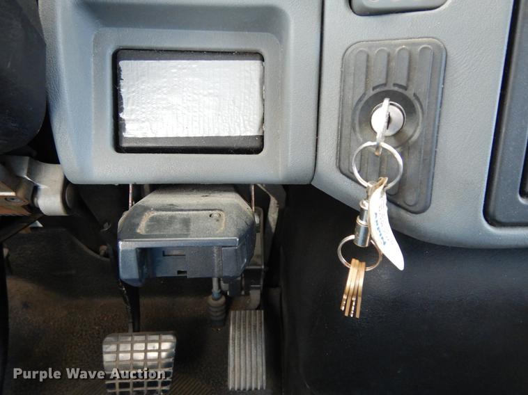 image for item DJ0772 2006 International 4300  box truck