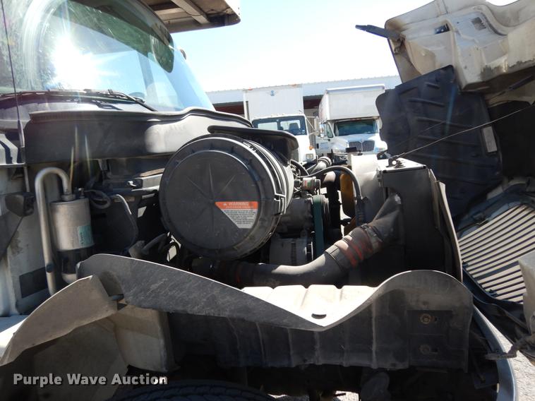 image for item DJ0772 2006 International 4300  box truck