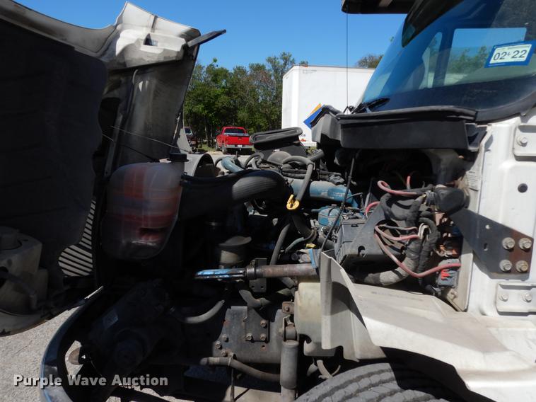 image for item DJ0772 2006 International 4300  box truck