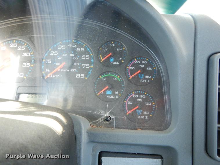 image for item DJ0772 2006 International 4300  box truck