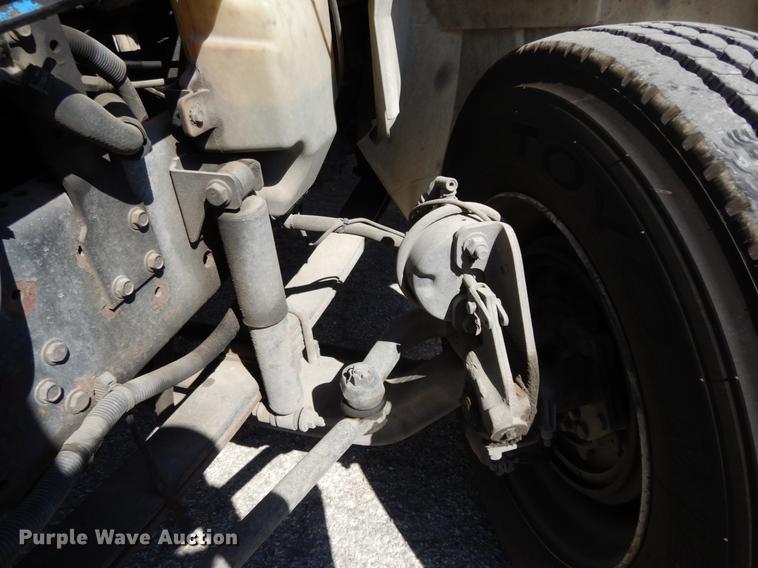 image for item DJ0772 2006 International 4300  box truck